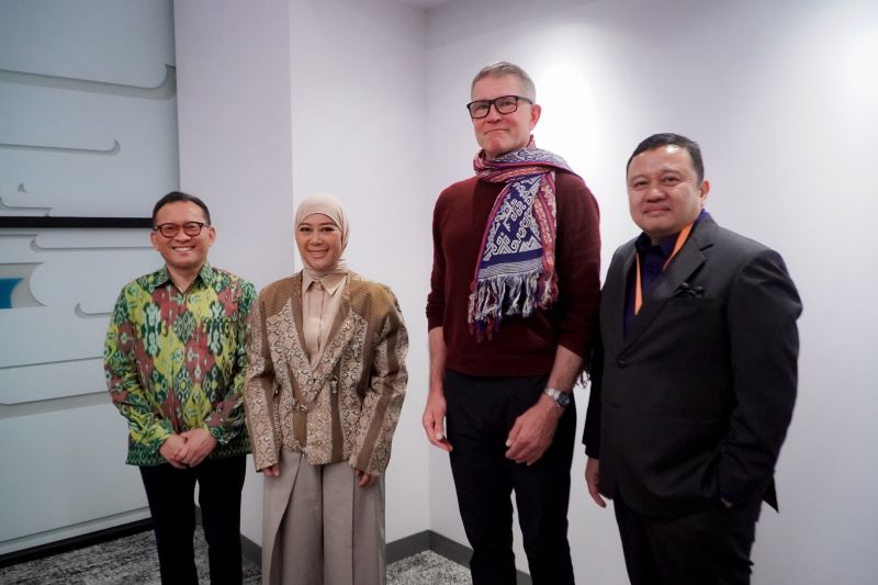 Menkomdigi tegaskan komitmen pelindungan anak kepada CEO Roblox