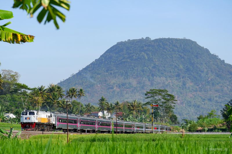 Perjalanan Pelanggan KAI Terus Berubah, dari Mobilitas Harian hingga Pengalaman Wisata