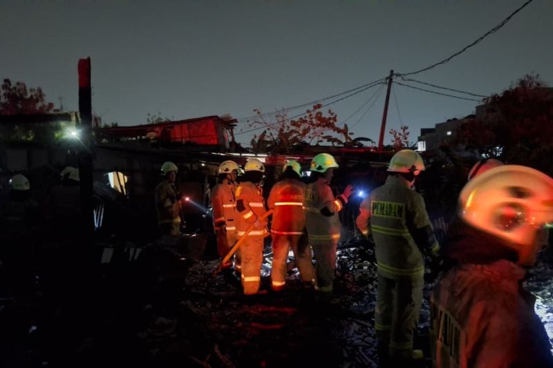 Rumah semi permanen di Rorotan Jakut hangus terbakar karena listrik