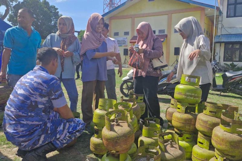 Lanud SIM gelar pasar murah sediakan kebutuhan pokok harga terjangkau