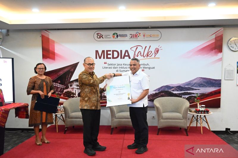 bank-sumut-raih-penghargaan-ojk-lewat-literasi-dan-inklusi-keuangan
