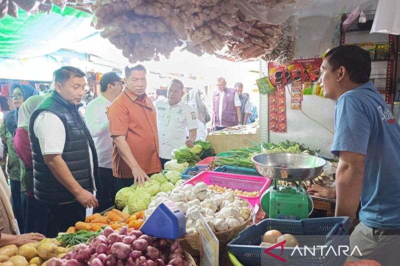 tpid-sulsel-gelar-operasi-pasar-di-dua-pasar-tradisional-makassar
