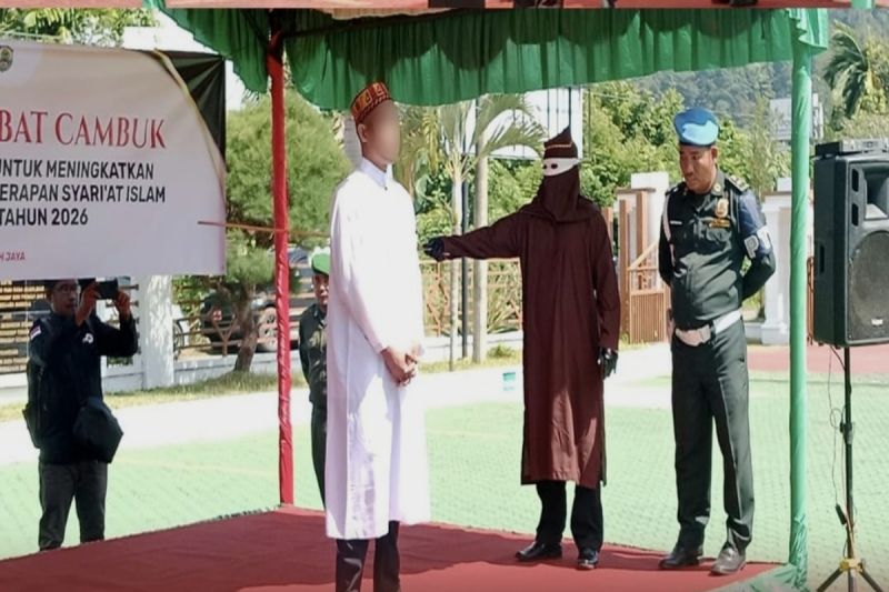 Kejari Aceh Jaya eksekusi cambuk terpidana judi dan pelecehan seksual