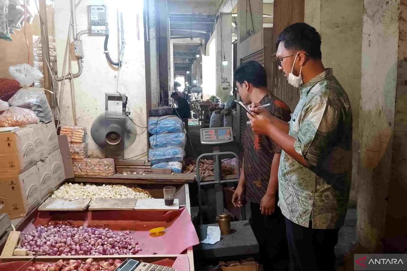 Pemkab Bekasi tera ulang ratusan timbangan pasar upaya lindungi konsumen