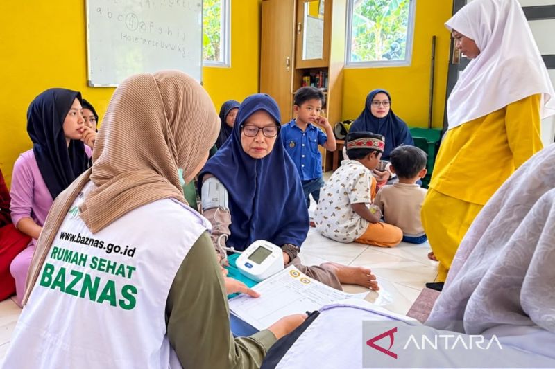 Baznas beri bantuan dan layanan kesehatan gratis untuk mualaf di Batam