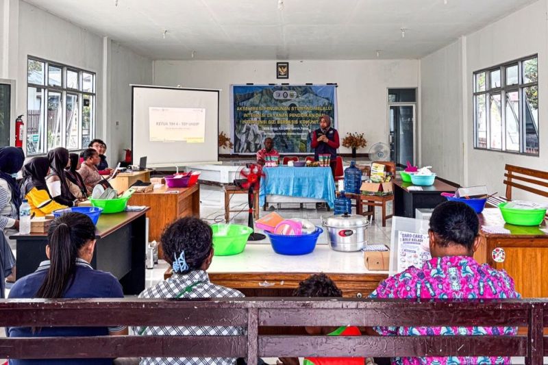 Tim Ekspedisi Patriot Undip edukasi warga Senggi olah pangan lokal