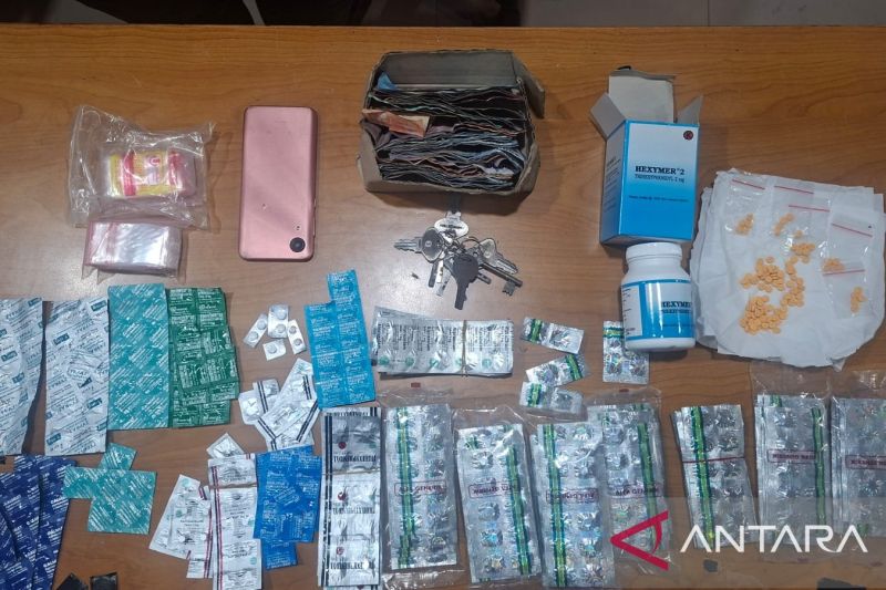 polisi-sita-ribuan-obat-keras-ilegal-dari-toko-kelontong-di-kemayoran