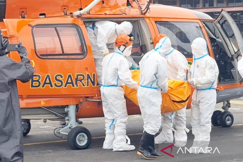 Basarnas evakuasi tiga korban Kapal Virgo ke Lanud Sjamsudin Noor