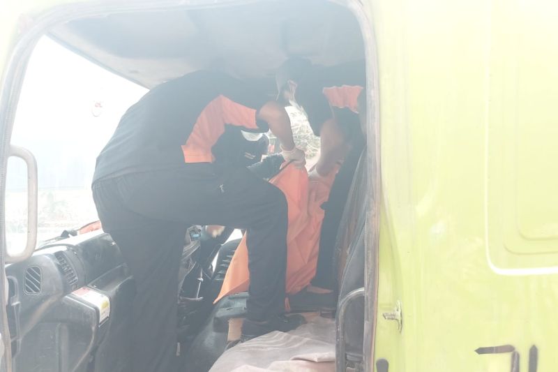 sopir-kontainer-ditemukan-tewas-di-dalam-truk-di-jakut