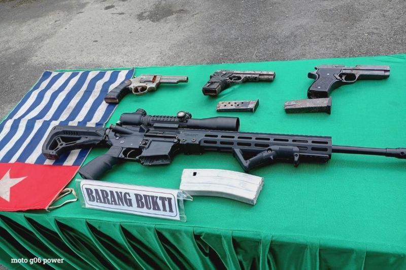 Pangkoops: Empat anggota KKB serahkan senjata api dan kembali ke NKRI