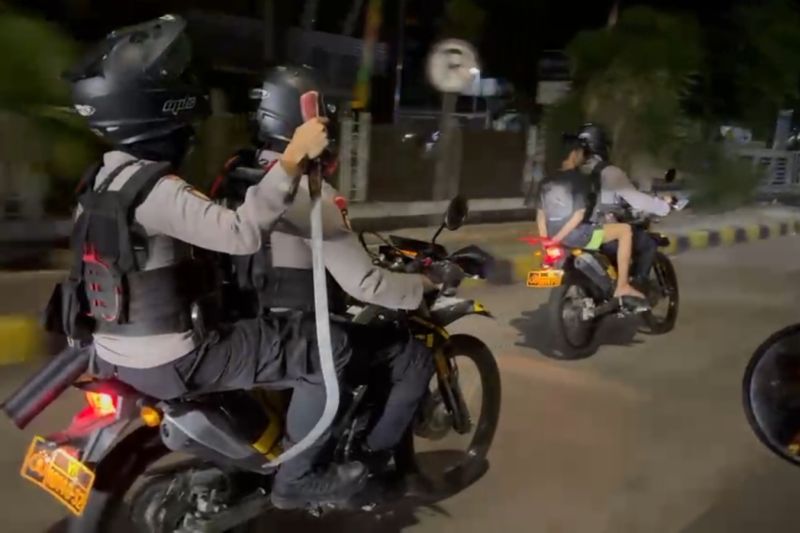 polisi-tangkap-dua-remaja-yang-diduga-akan-tawuran-di-jaktim