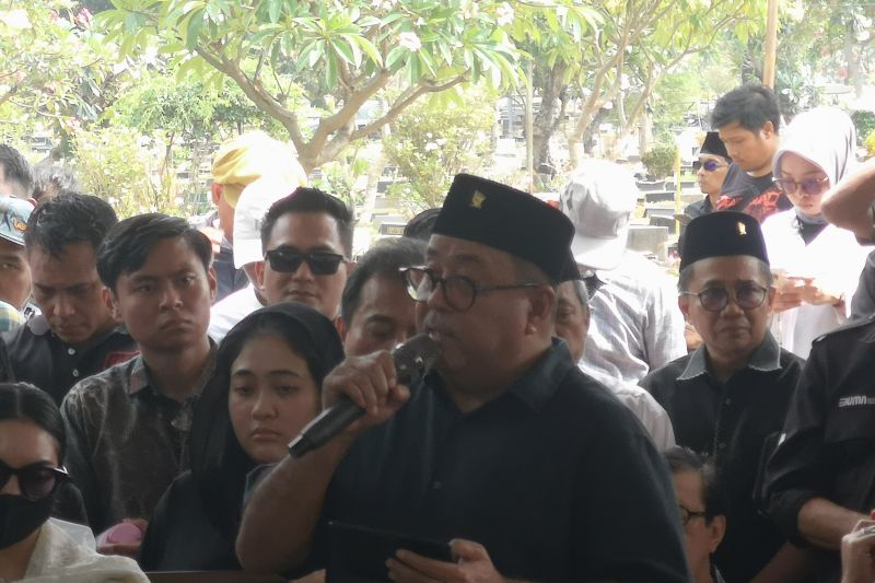 Rano Karno: Bendera partai turun setengah tiang untuk Guruh Soekarno