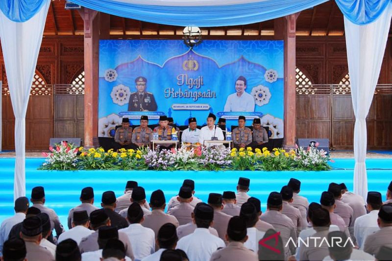 "Ngaji Kebangsaan" Gus Baha bersama santri dan Polri perkuat persatuan