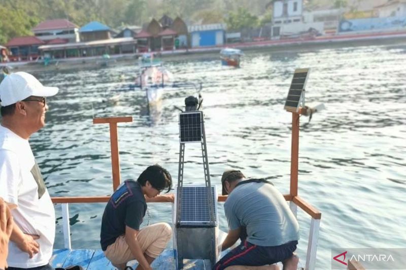ung-pasang-alat-deteksi-kualitas-air-dan-objek-di-laut-botubarani