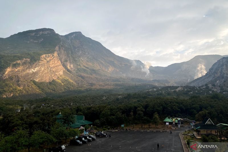 kunjungan-ke-twa-gunung-papandayan-turun-dampak-fenomena-blue-fire