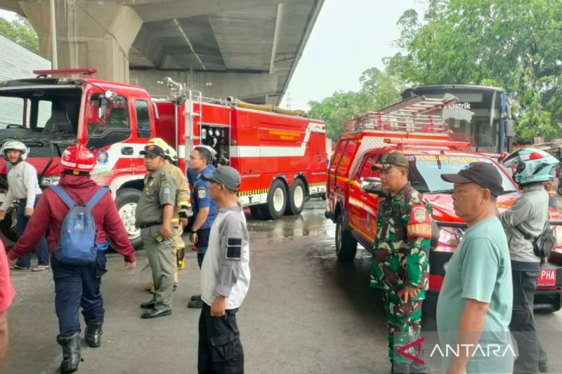 Mobil damkar tabrak enam kendaraan di Cakung Jaktim
