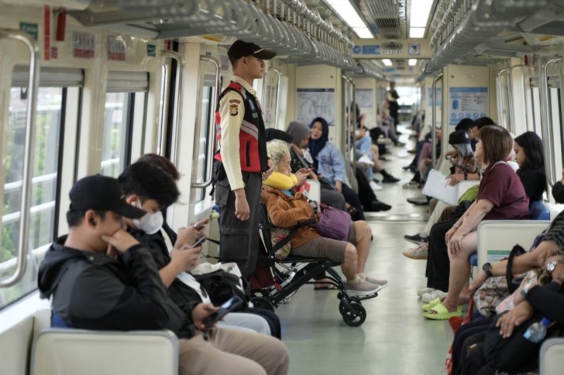 LRT Jabodebek Imbau Pengguna Segera Lapor Jika Merasa Tidak Aman