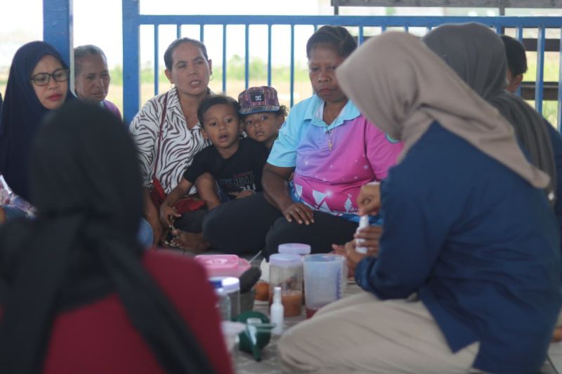 tep-ui-edukasi-warga-werianggi-olah-pala-jadi-pembersih-tangan