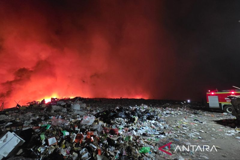 Kebakaran landa TPA Jatibarang Semarang