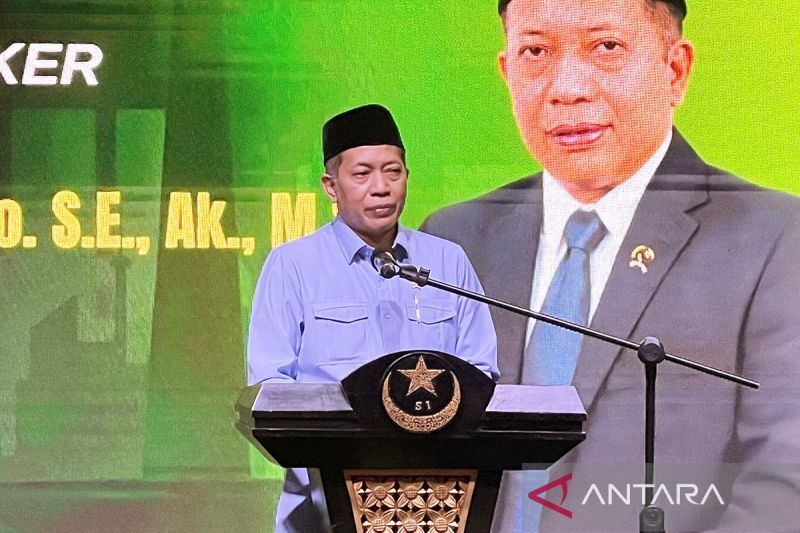 Menkop sebut simpanan masyarakat di koperasi akan dijamin LPS