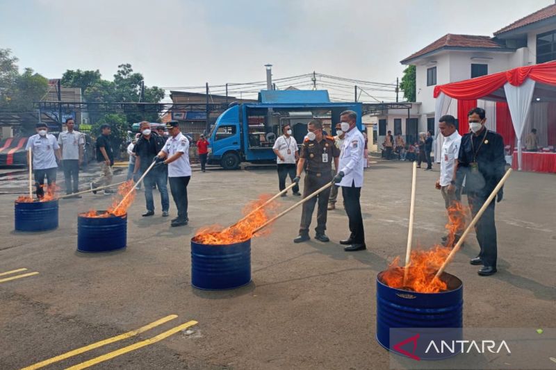 Kejari Jaktim musnahkan barang bukti perkara terorisme dan obat ilegal