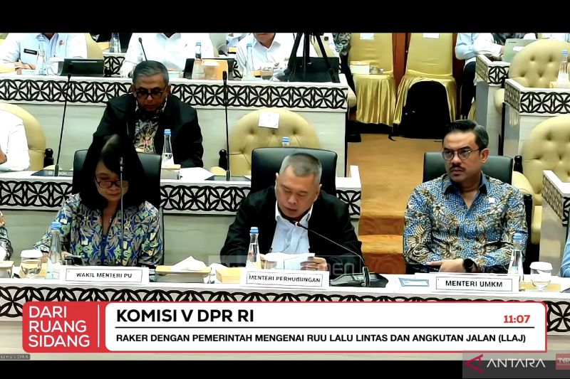 menhub-menargetkan-revisi-uu-llaj-tuntas-2026-berlaku-2027
