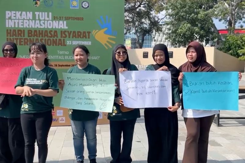 Bahasa isyarat buka ruang kesetaraan bagi penyandang tunarungu di Palu