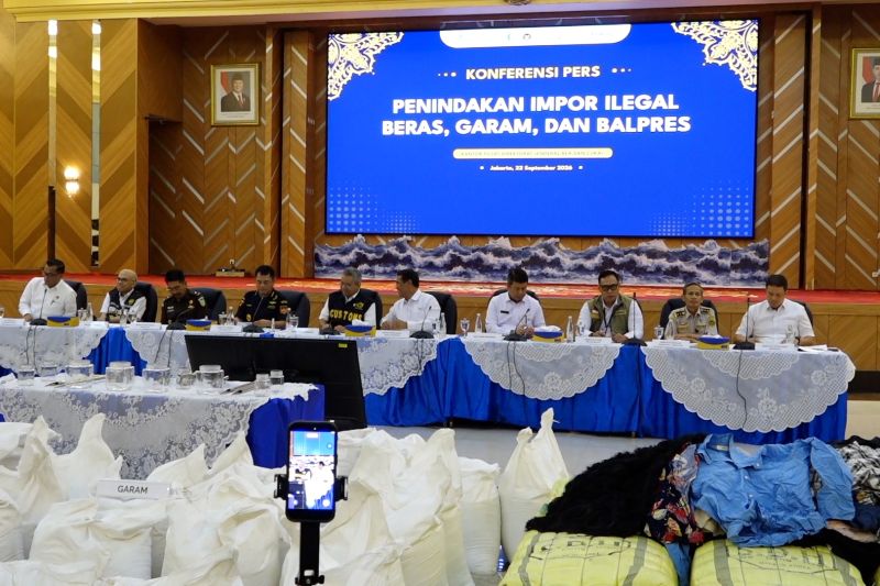 Bea Cukai tindak impor ilegal beras, garam, dan balpres Rp27,3 miliar