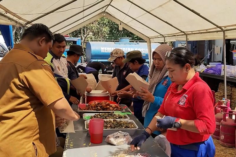 Karhutla meluas, Dinsos Kalsel pasok logistik bagi satgas karhutla