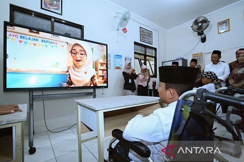 Membuka ruang belajar setara lewat layar pintar IFP