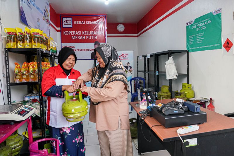 pertamina-patra-niaga-salurkan-lpg-ke-koperasi-merah-putih