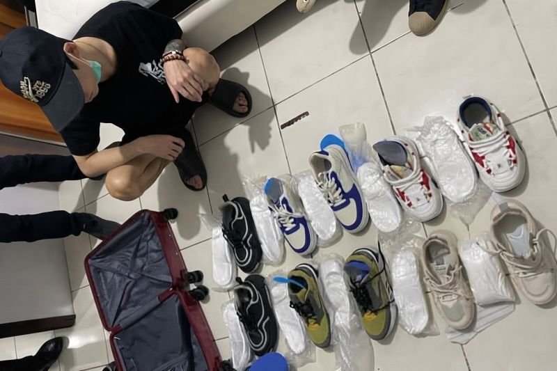 Lima WNA Malaysia sembunyikan 5,2 kg etomidate dalam sol sepatu