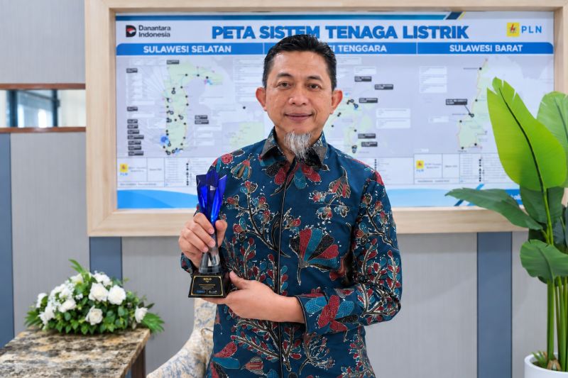 pln-sulselrabar-raih-gold-ica-dan-isda-lewat-pengolahan-sampah-plastik