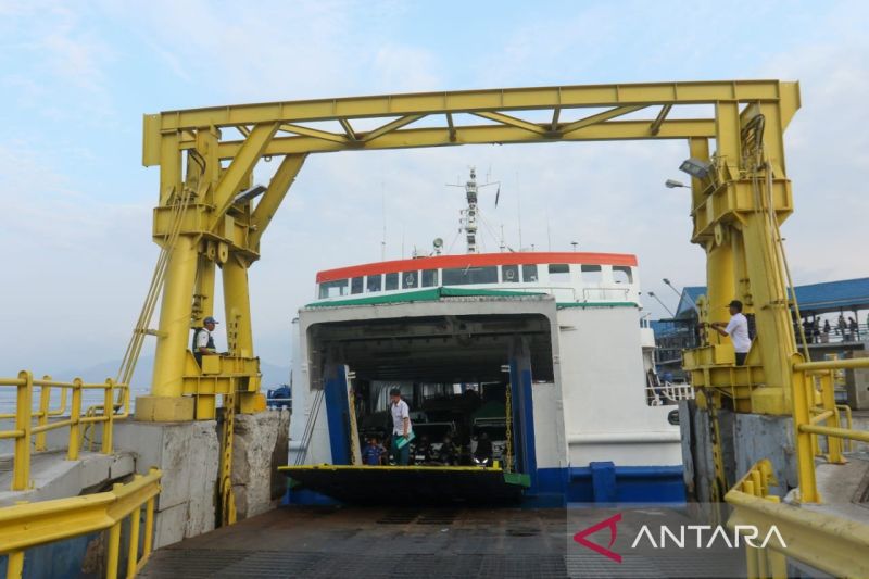 penyeberangan-ketapang-gilimanuk-mulai-normal-antrean-menyusut