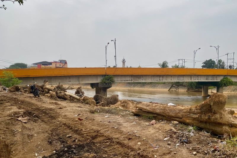 pemkot-padang-bws-keruk-sungai-banjir-kanal-cegah-banjir