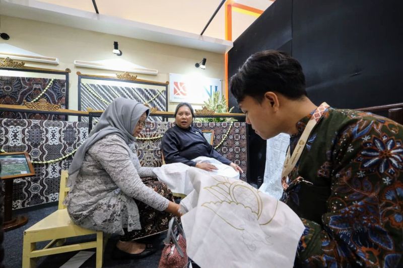 bni-komitmen-perkuat-kapasitas-dan-pasar-umkm-batik