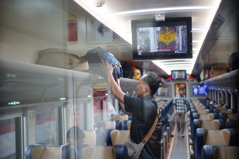 daop-6-imbau-penumpang-datang-awal-ke-stasiun-yogyakarta-lempuyangan