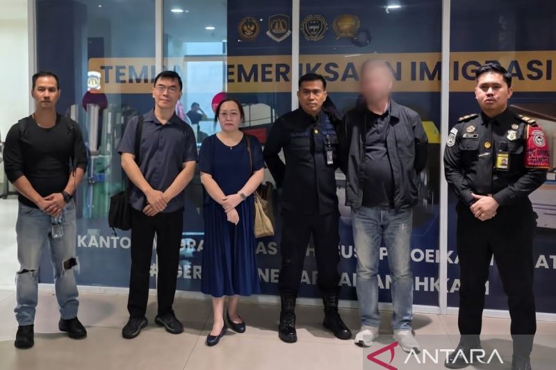 WNA China ditolak masuk Indonesia diduga curi barang di pesawat