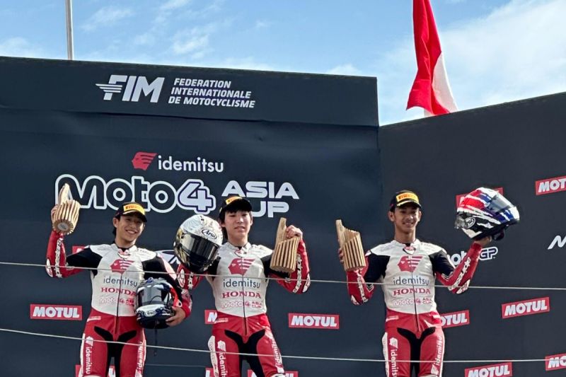 Badly persembahkan podium IM4AC untuk Indonesia