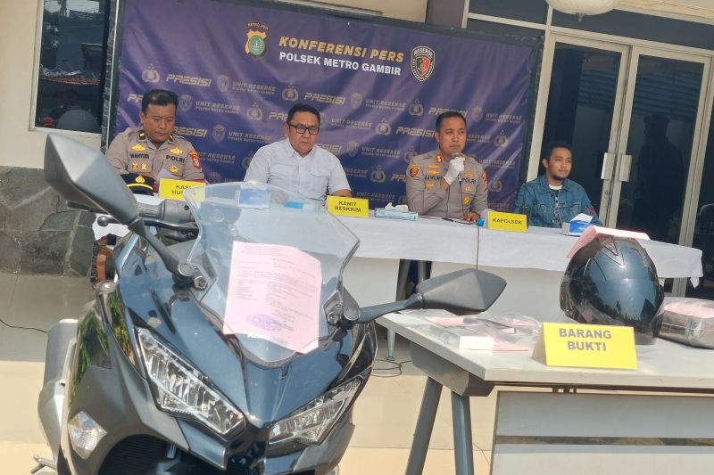 polisi-tangkap-dua-tersangka-jambret-beraksi-di-28-tkp-jakarta-pusat