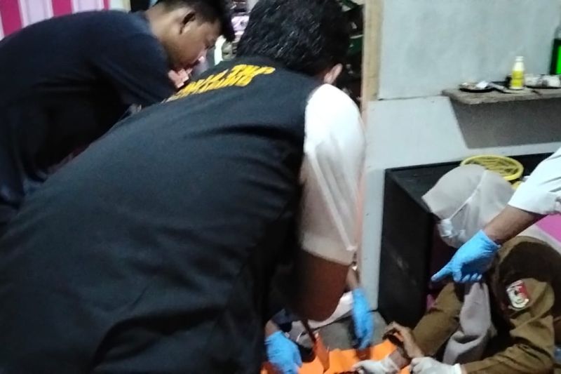 Polisi selidiki kasus kematian satu keluarga di Tulang Bawang