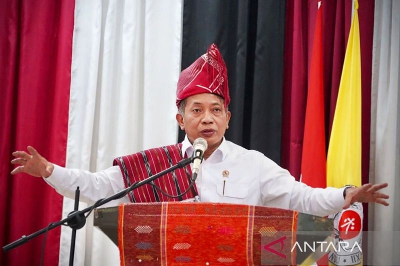 menkop-dorong-ekonomi-masyarakat-kawasan-danau-toba-melalui-koperasi