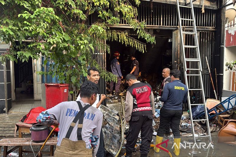 Dua pemuda meninggal dunia akibat terjebak kebakaran rumah di Matraman