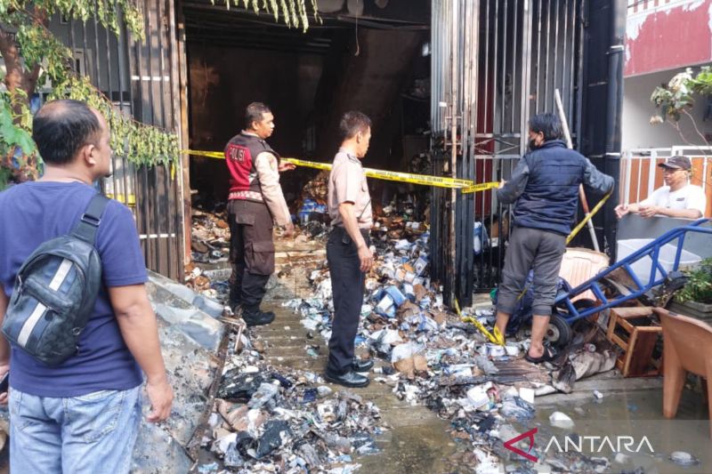 Kronologi kebakaran gudang obat yang tewaskan dua orang di Matraman