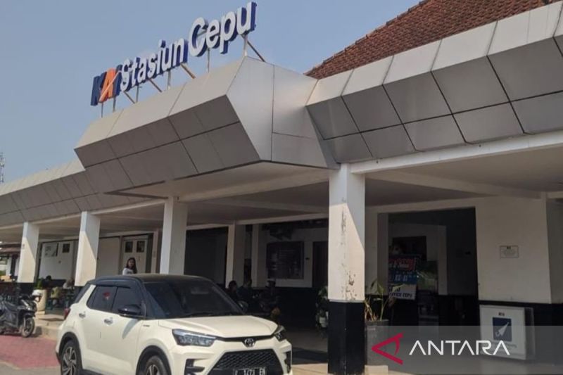 penumpang-kereta-api-di-stasiun-cepu-blora-capai-519000-pelanggan