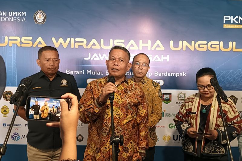 wamen-umkm-realisasi-penyaluran-kur-rp2433-triliun