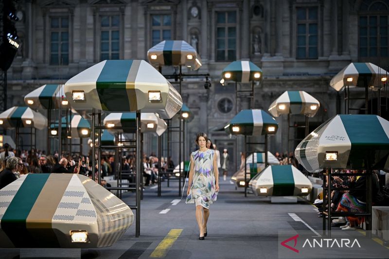 Gaya mewah di Paris Fashion Week: Detail koleksi musim panas 2027 yang bikin takjub