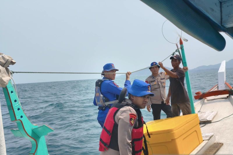 Satpolairud Polres Bangka berhasil evakuasi kapal nelayan rusak mesin