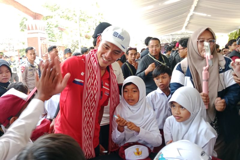 Dua pembalap Indonesia sapa pelajar di Mandalika