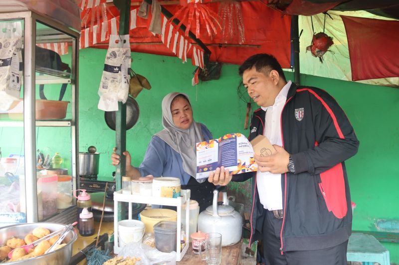 KI edukasi pedagang Pasar Pos Pengumben hak akses informasi publik